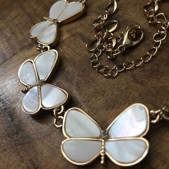 Gold&white Mother of Pearl necklace-make an offer! - Picture 5 of 5